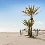 Lovely In Τορρεμολίνος